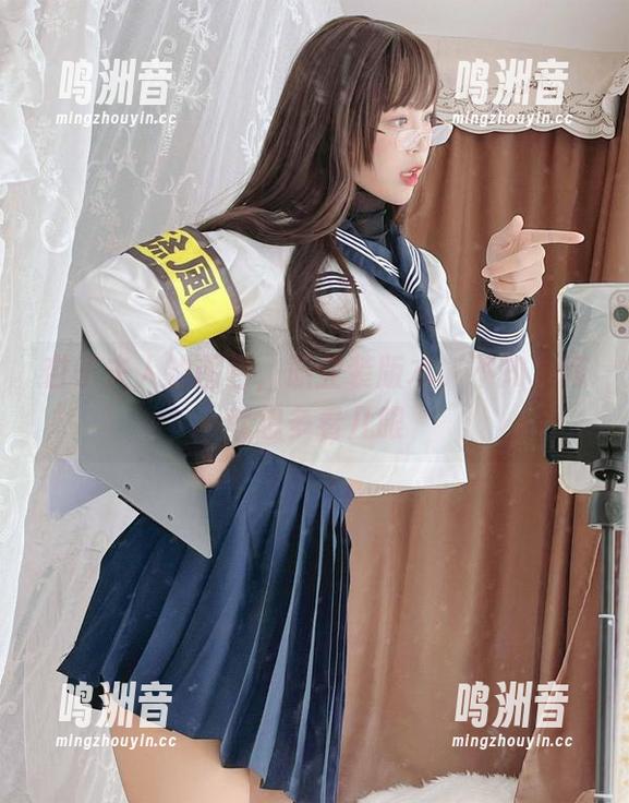 杏子夫人的图包，职业装版本，不知为何就想多看几眼