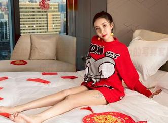 微密圈 – 觉醒的粉色，来看看果儿Victoria的写真套图，能让你怀疑人生的颜色搭配！