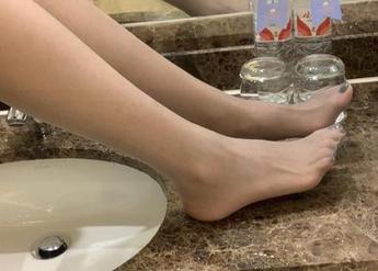 微密圈 – 刚从桃脱了的礼服中醒来，原图与我的碎碎念分享