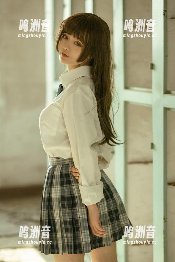桃良阿宅携紫纱裙的华丽与俏皮，写真集里的原图静悄悄地等着你