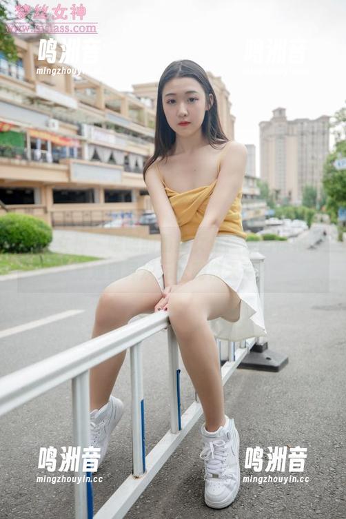 梦丝女神 - 晓晓的蕾丝女仆：美图惊艳，穿越到异次元的购物天堂？
