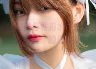 听说梨瑾瑾的美脚私拍水平一直在刷新我对“美”的理解。