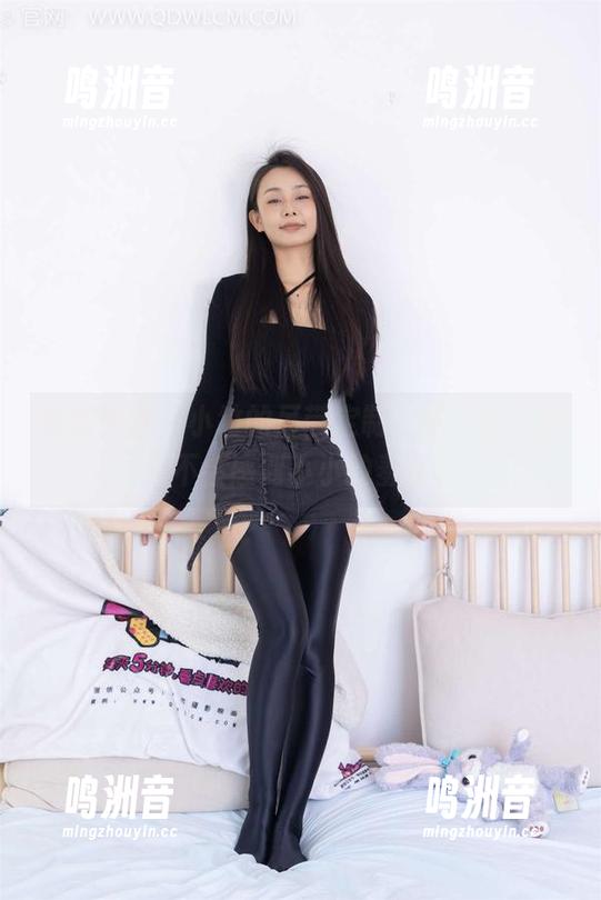 物恋传媒 - 小竹的吊带定制：穿上去，你会不会感到小小的羞涩？
