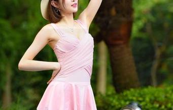 王羽杉最新写真集：蕾丝连体比基尼，原来这种搭配关键在于自信！