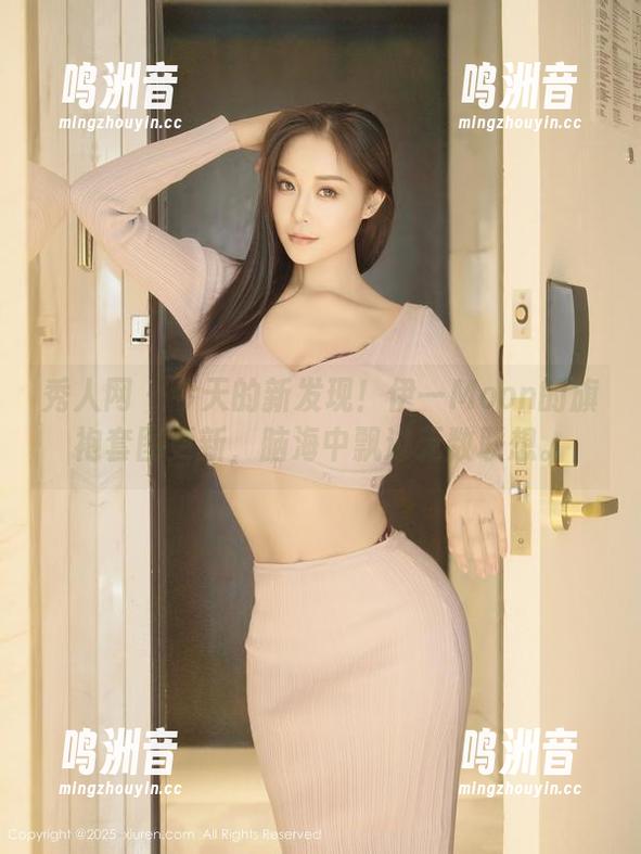 秀人网 - 今天的新发现！伊一Moon的旗袍套图更新，脑海中飘过无数联想。