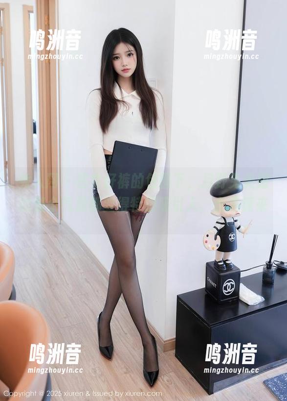 秀人网 - 在牛仔裤的包围下，月野兔美妞的整个气息都变得特别吸引人，合集速来。