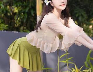 秀人网 – 把高清写真的定义搅拌得让人心慌——草莓zz的女王范儿