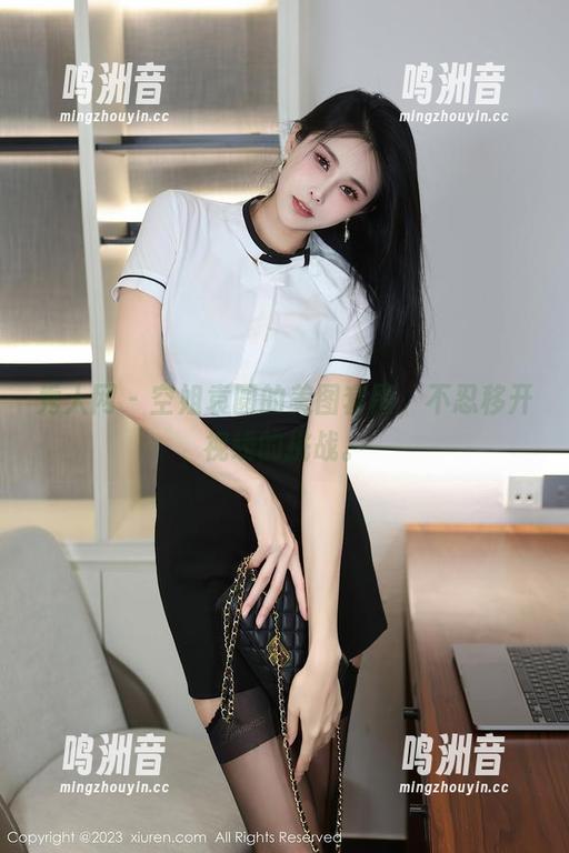 秀人网 - 空姐袁圆的美图套图，不忍移开视线的挑战。