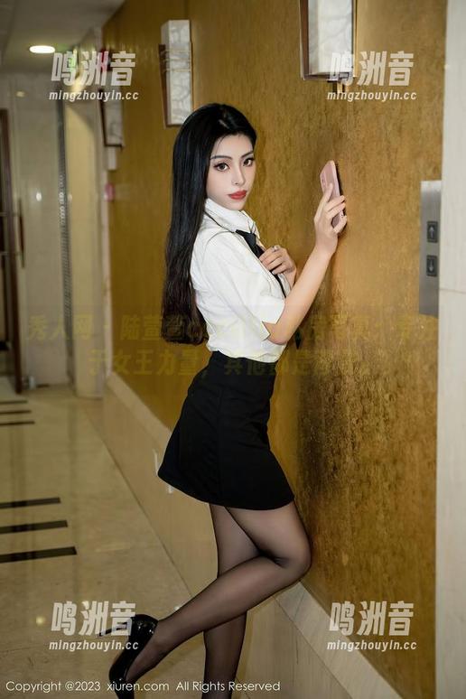 秀人网 - 陆萱萱cecillia私房写真：专注于女王力量，其他都是背景。