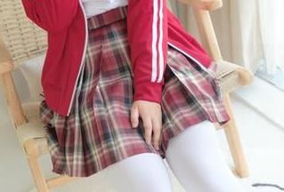 紧急企划 – 精选小奶糕Milky的居家写真，穿着pajamas也能高冷。