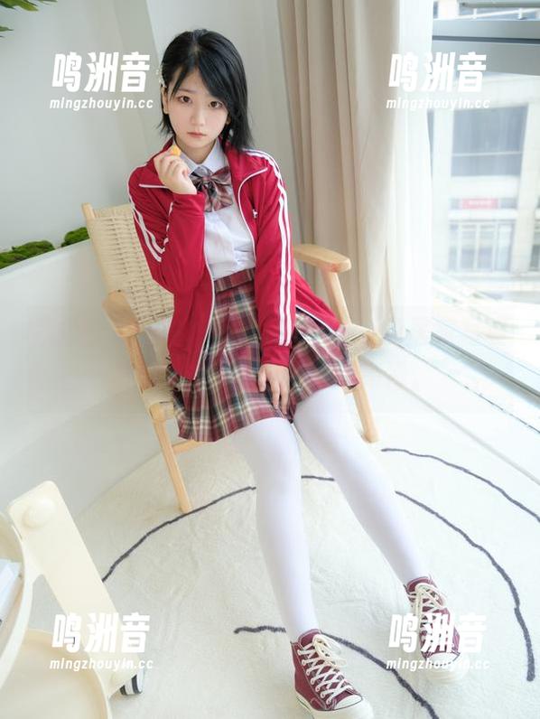 紧急企划 - 精选小奶糕Milky的居家写真，穿着pajamas也能高冷。