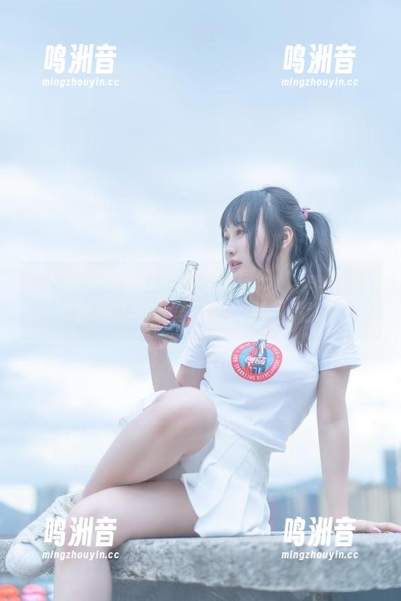 人人都说可乐好喝，但脱尾巴Mizuki的JK图包让我欲罢不能，福利满满！