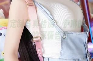 蜜桃社 – 定制写真检测：伊琳的裸足对地板的深情告白