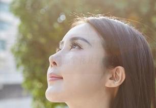 蜜桃社 – 这一期双人写真集，伊素妍把日常的小戏剧分享给大家，门前那个花儿开了！
