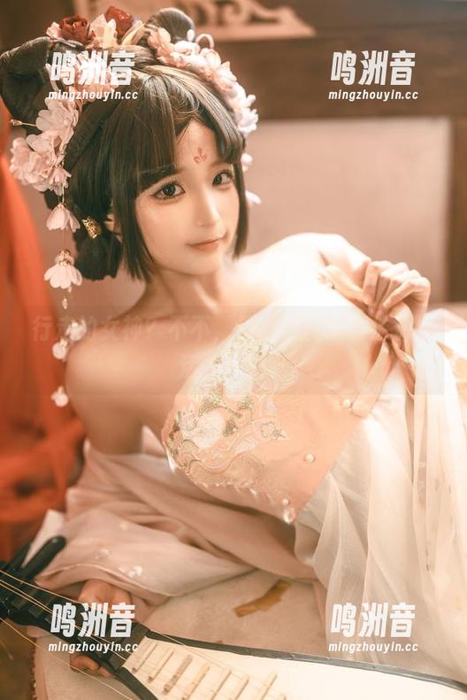 行走的女神？不不，是图包里的蠢沫沫，活力满满。