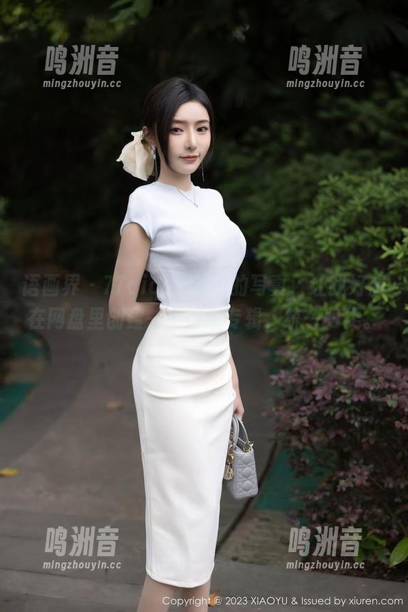 语画界 - 77qiqi在海边的写真，让我好想在网盘里创建一个整理专辑，统一归类。