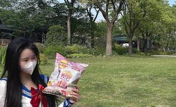 微密圈 – 丝里藏玄机，软妹小九九的写真图包里有什么？