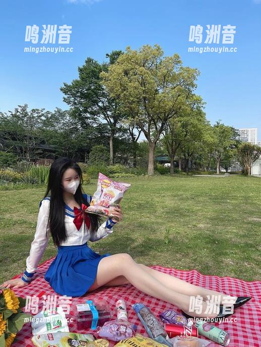 微密圈 - 丝里藏玄机，软妹小九九的写真图包里有什么？