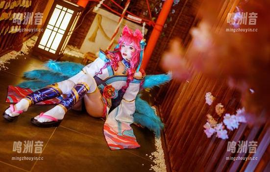 高清照片中的雯妹不讲道理：和服恰到好处，眼神也很犯规！