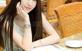 青豆客 – 哦，艾小青的白色写真，专注观看能让我陷入恍惚吗？