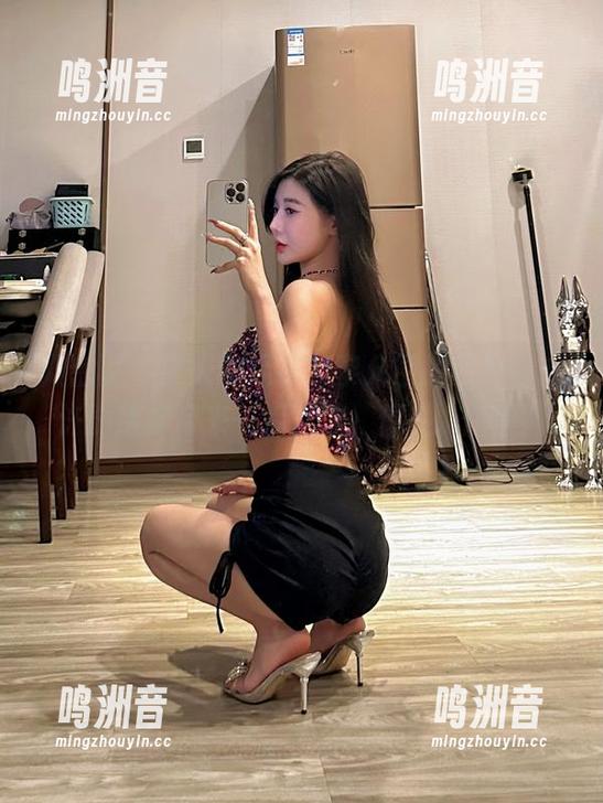 黎允熙 微密圈 - 夏天的姿态和黎允熙的资源,或许能给你带来一点清凉,像是...你猜?